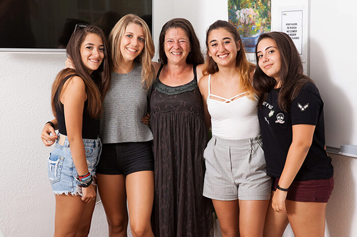 spanish-summer-camp-students-with-teacher-malaga